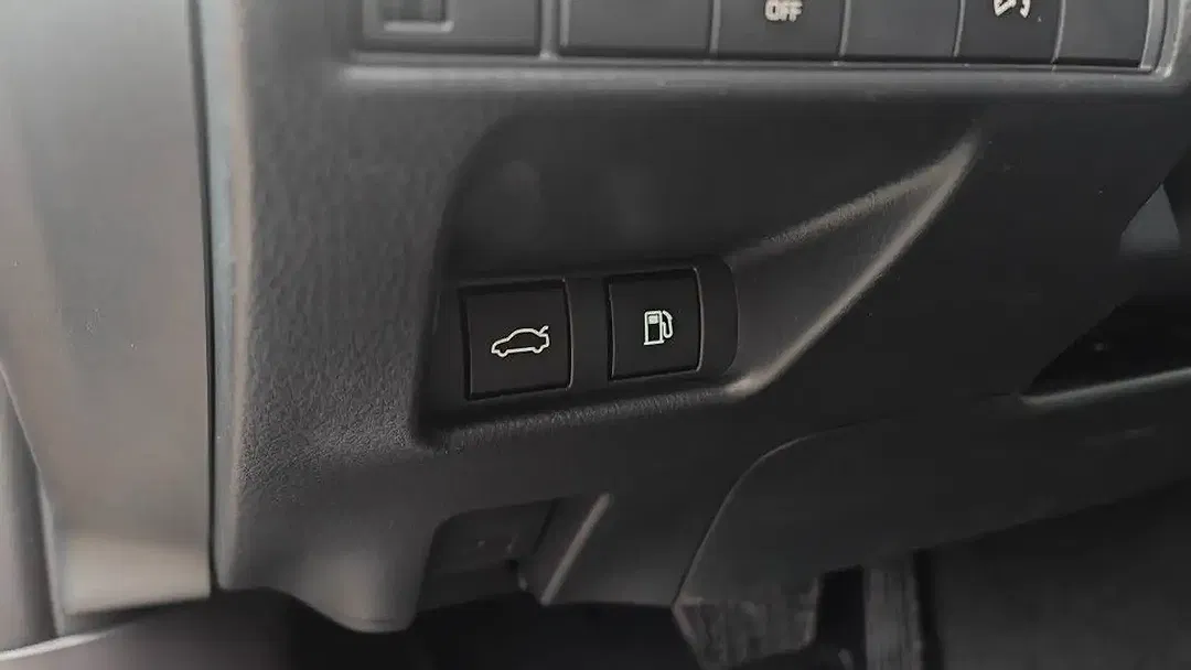 Toyota Camry Hybrid Prestige - Thumbnail 16