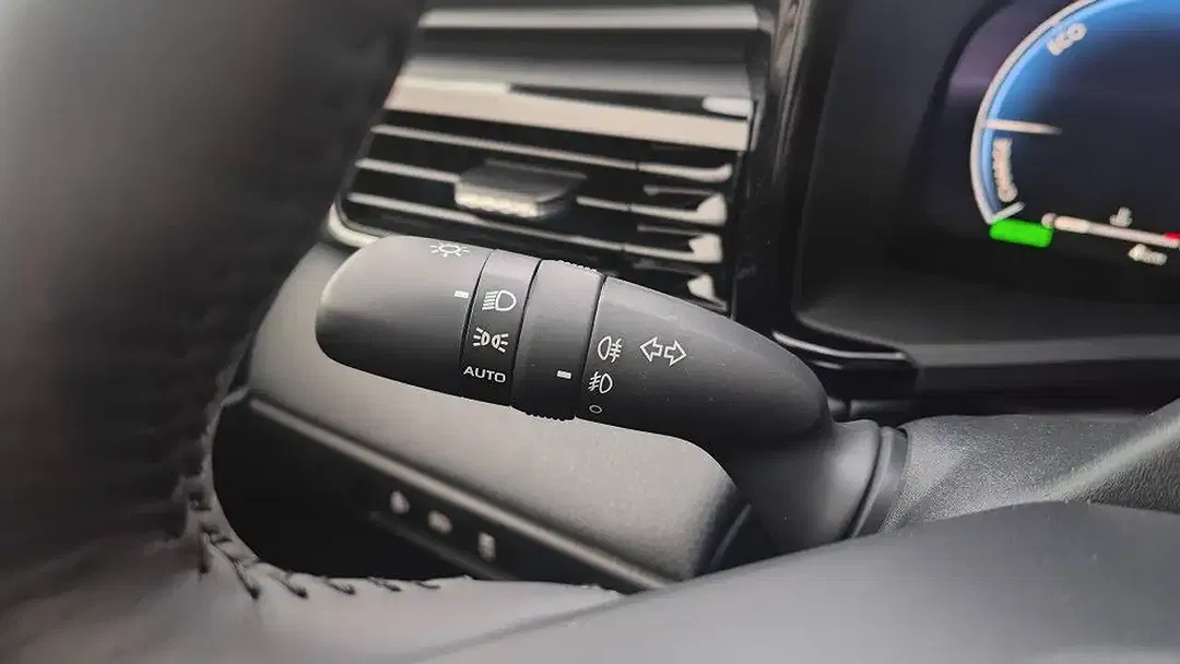 Toyota Camry Hybrid Prestige - Thumbnail 20