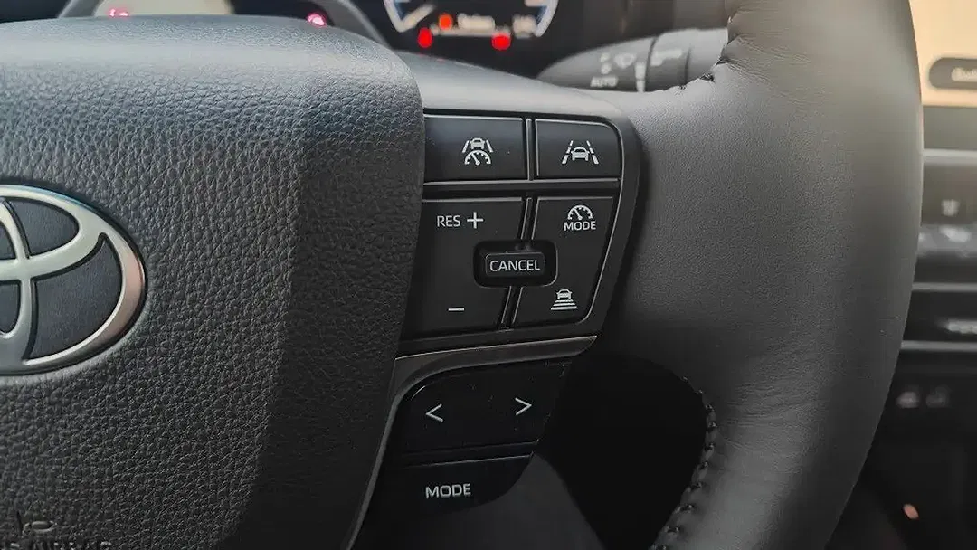 Toyota Camry Hybrid Prestige - Thumbnail 22