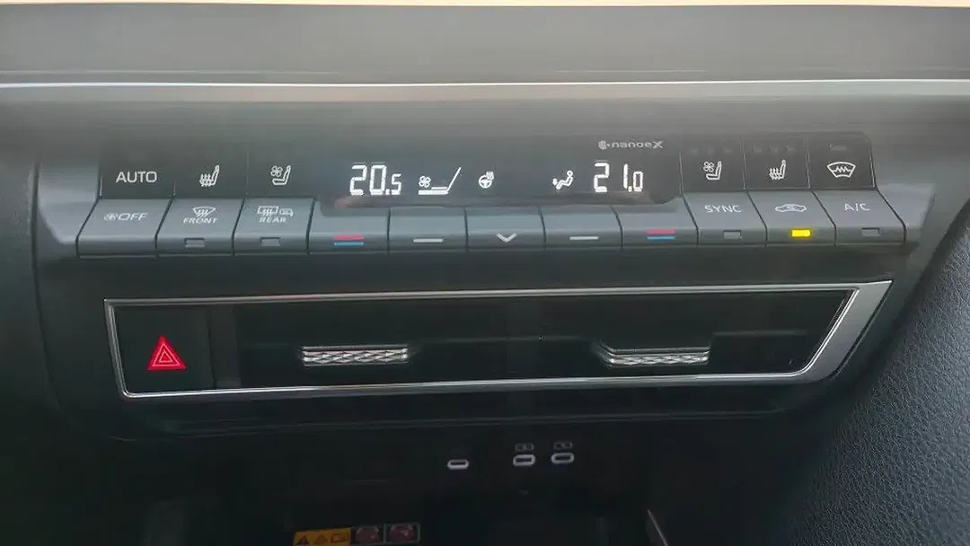Toyota Camry Hybrid Prestige - Thumbnail 25