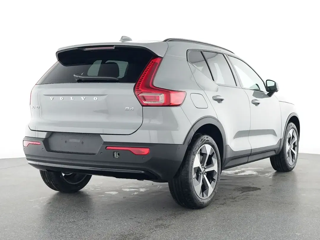Volvo XC40 Plus Dark - Thumbnail 2