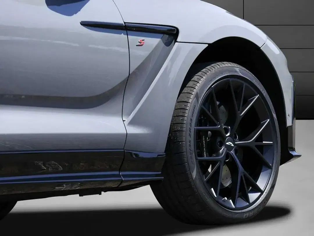 Aston Martin DBX S - Thumbnail 11