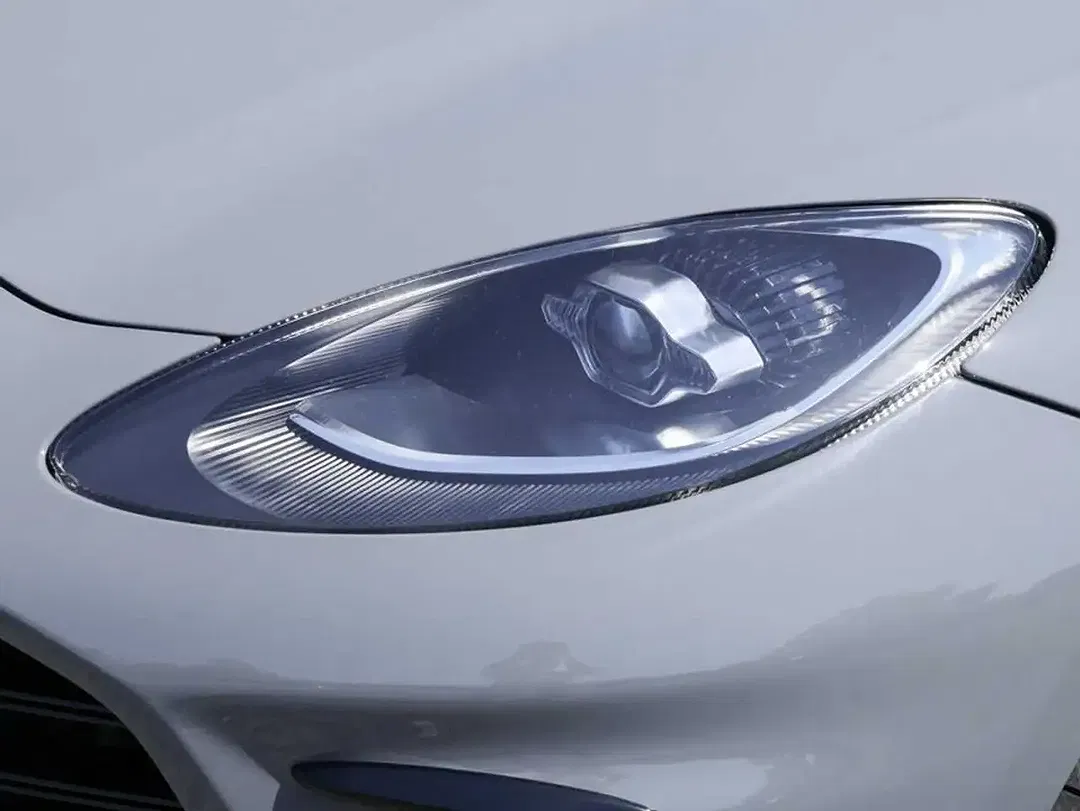 Aston Martin DBX S - Thumbnail 13