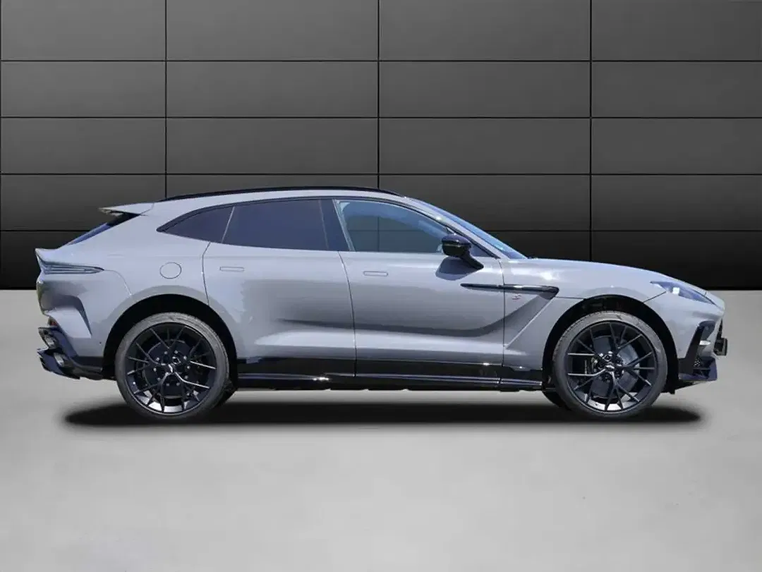 Aston Martin DBX S - Thumbnail 3