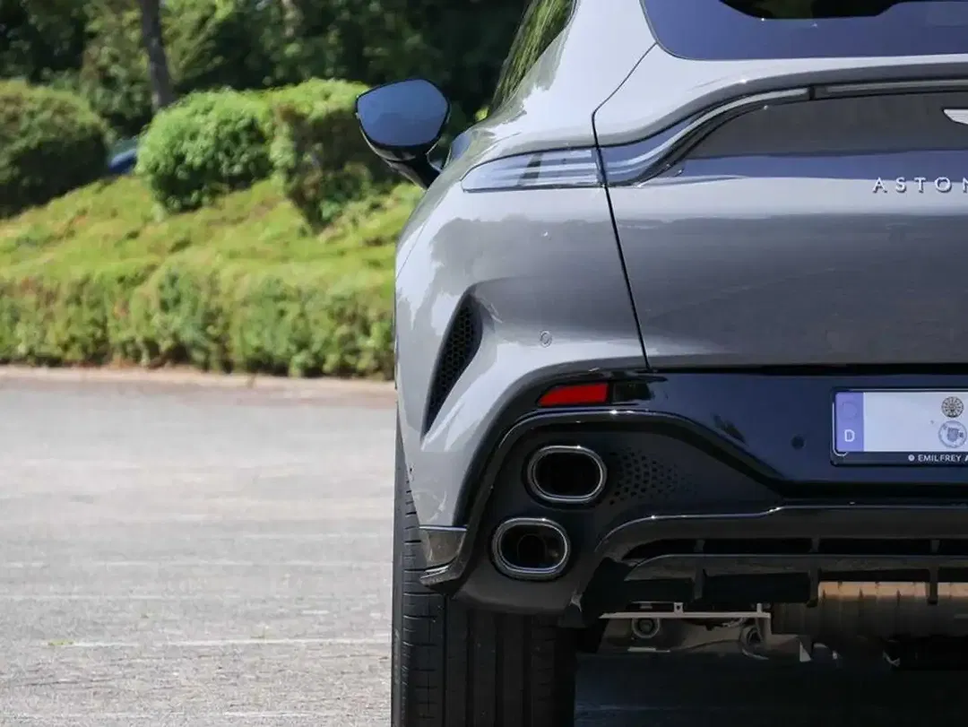 Aston Martin DBX S - Thumbnail 7