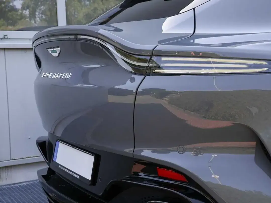 Aston Martin DBX S - Thumbnail 8