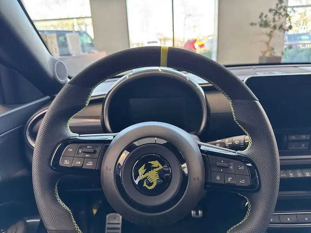 Abarth 600e Scorpionissima - Thumbnail 12