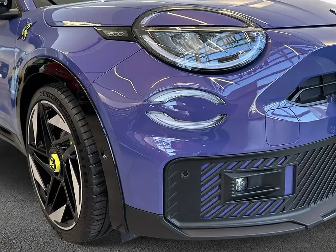 Abarth 600e Scorpionissima - Thumbnail 6
