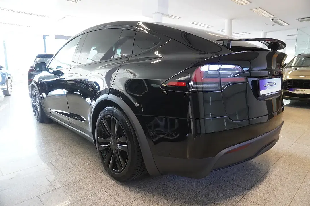 Tesla Model X Plaid - Thumbnail 4