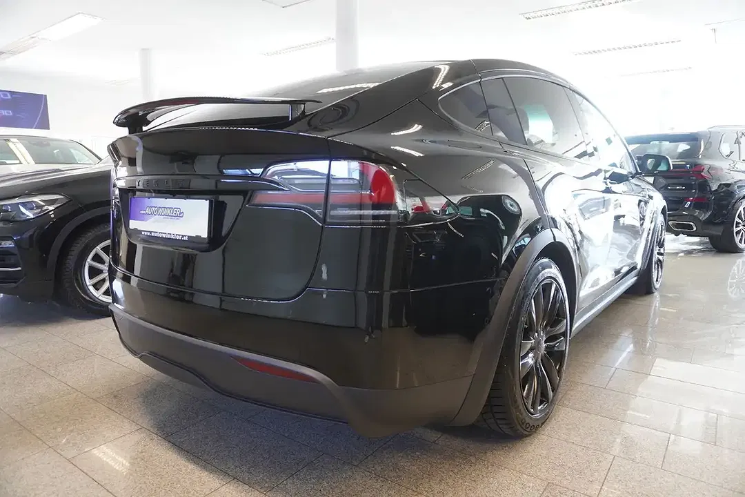 Tesla Model X Plaid - Thumbnail 5