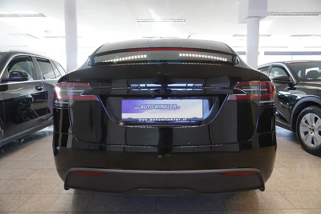 Tesla Model X Plaid - Thumbnail 6