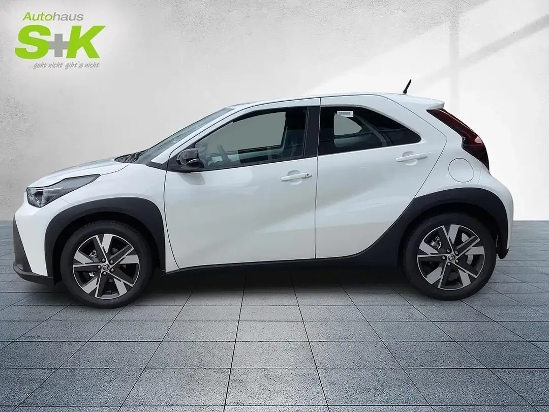 Toyota Aygo X 1.5 Hybrid Active - Thumbnail 2