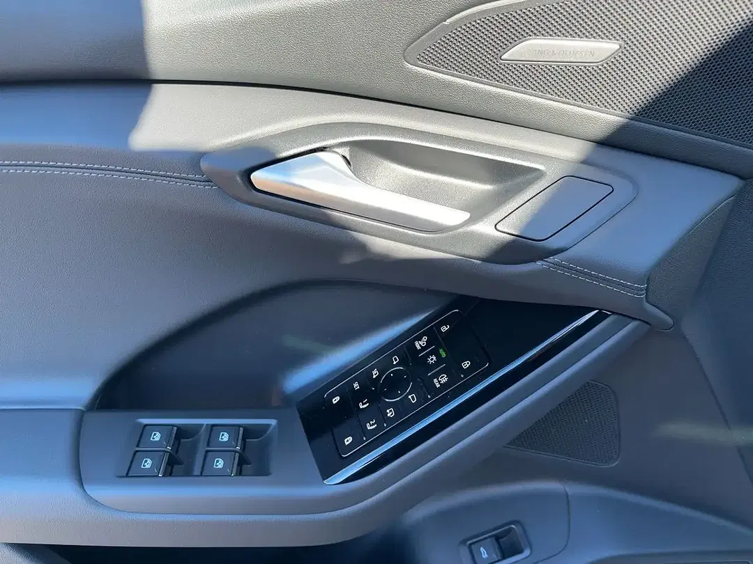 Audi Q6 e-tron quattro - Thumbnail 13
