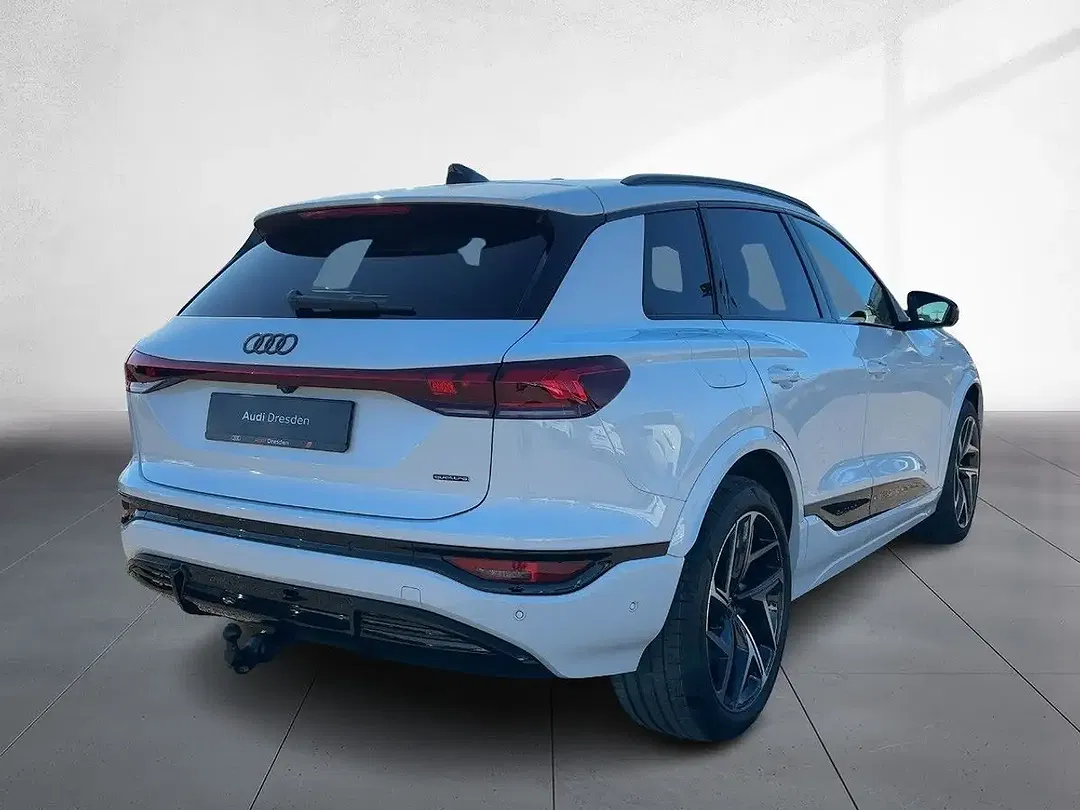 Audi Q6 e-tron quattro - Thumbnail 3