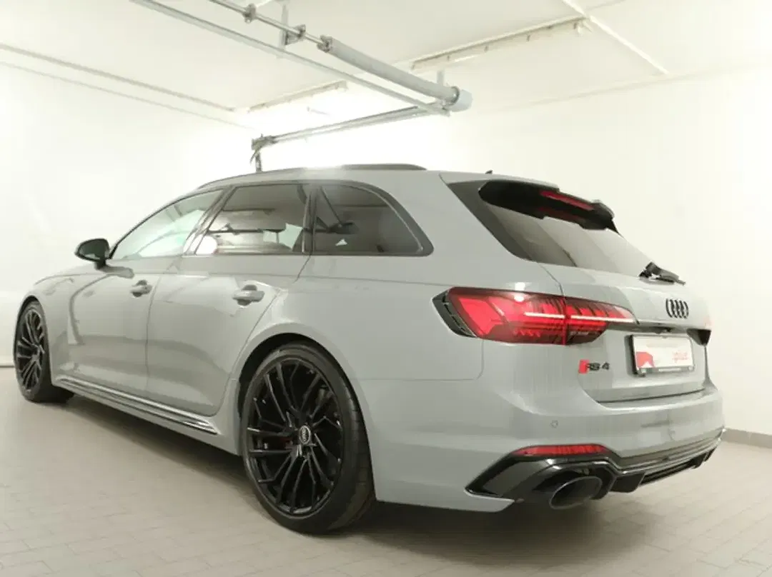 Audi RS4 quattro Avant - foto 2