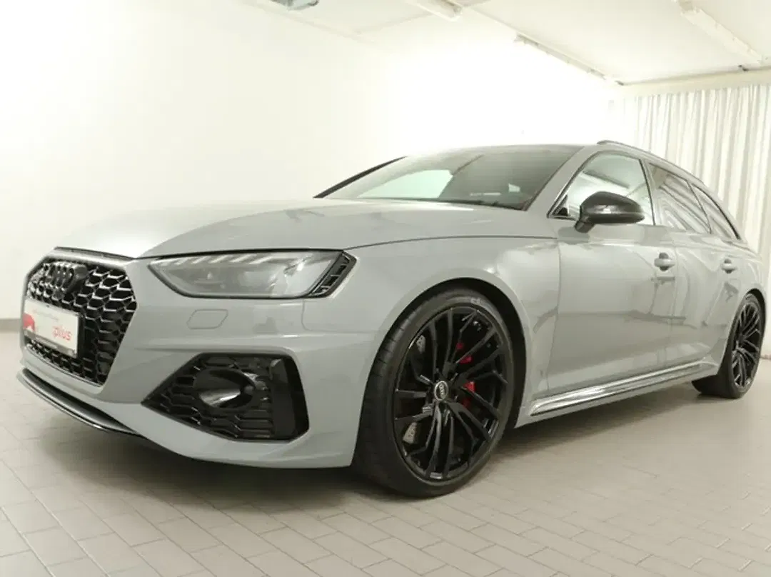 Audi RS4 quattro Avant - Thumbnail 3