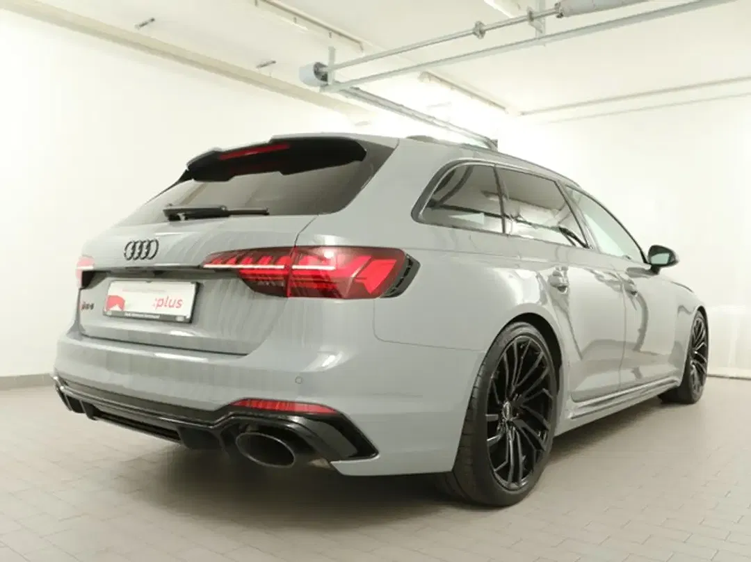 Audi RS4 quattro Avant - Thumbnail 4