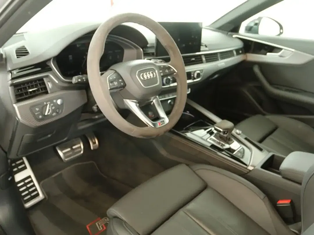 Audi RS4 quattro Avant - Thumbnail 6