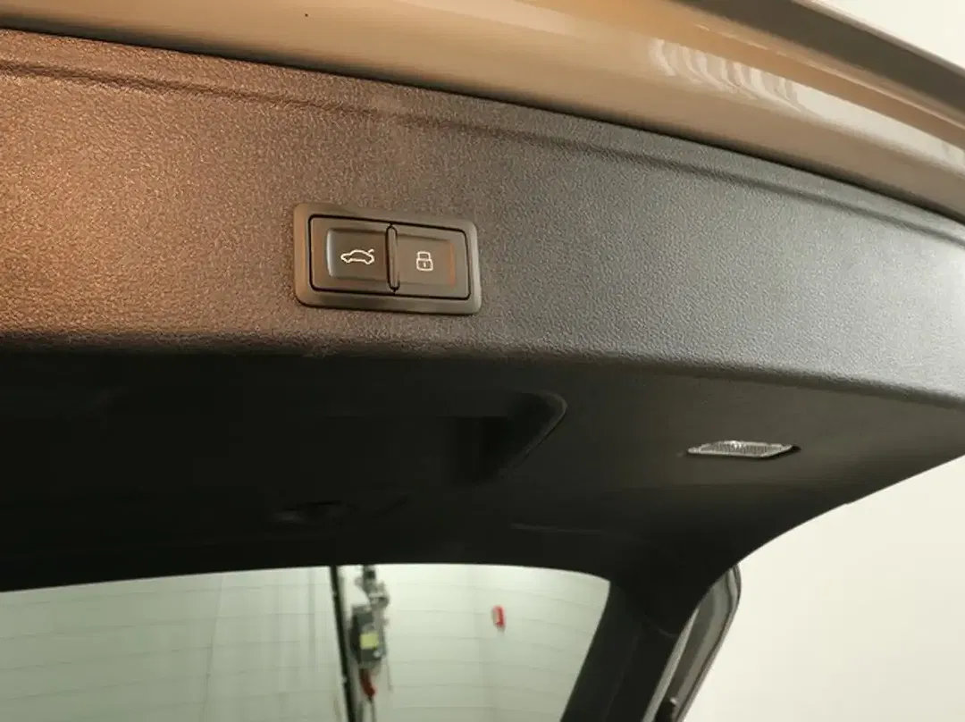 Audi RS4 quattro Avant - Thumbnail 9