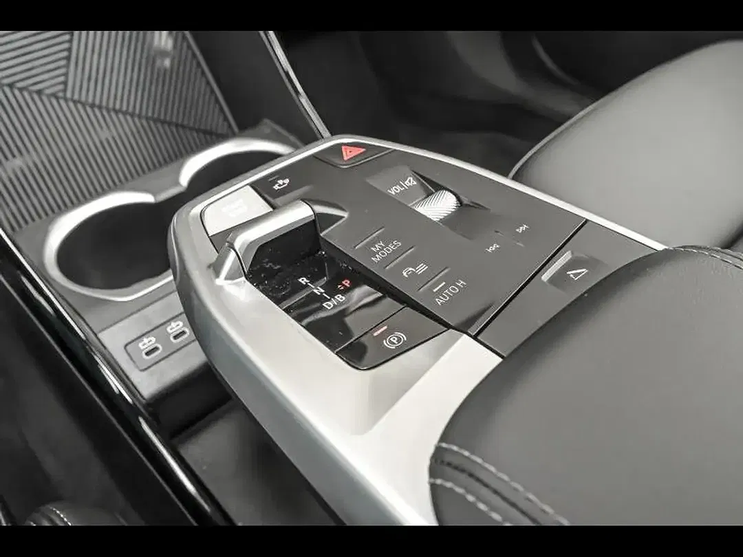 BMW iX2 M - Thumbnail 6