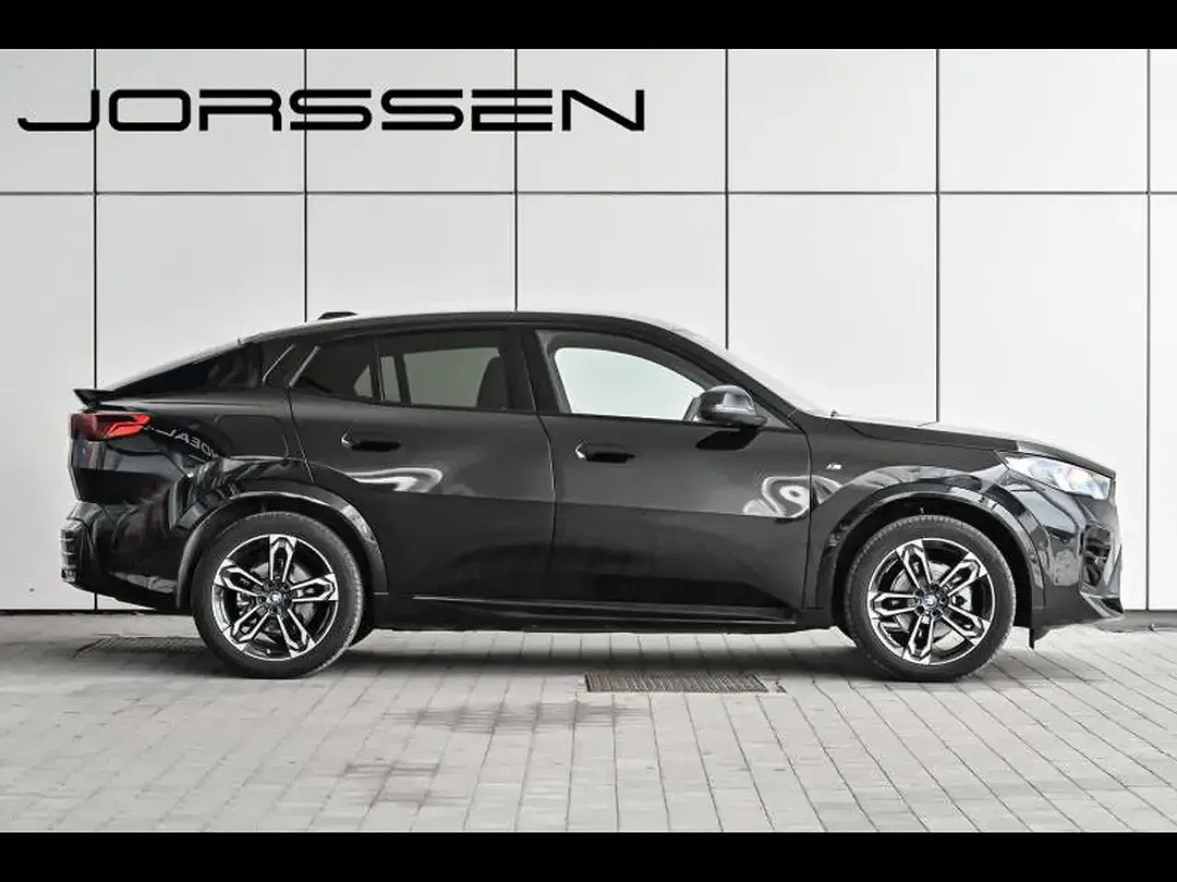 BMW iX2 M - foto 2