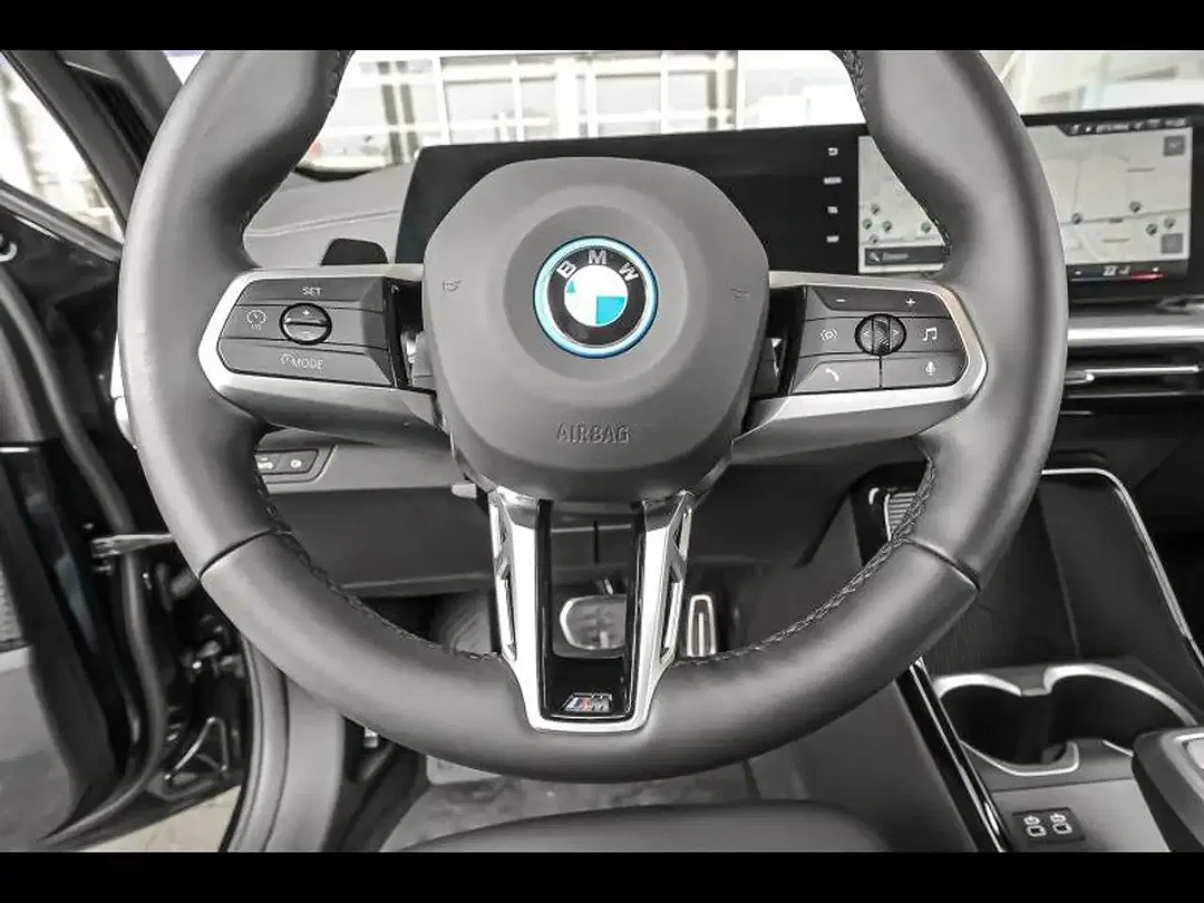 BMW iX2 M - Thumbnail 5