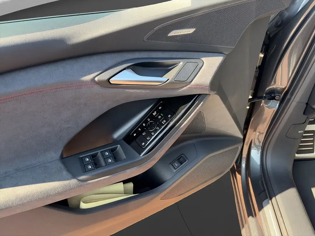 Audi Q6 e-tron quattro Sportback S line - Thumbnail 3