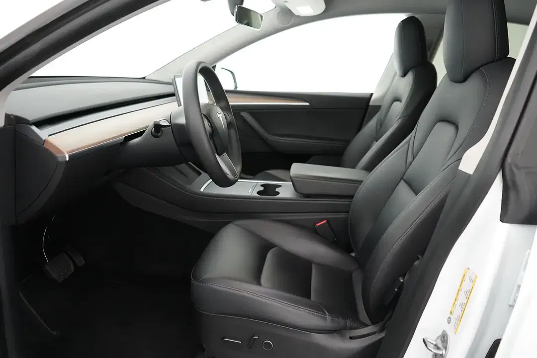 Tesla Model Y Dual Motor Long Range - Thumbnail 10