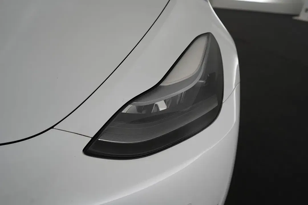 Tesla Model Y Dual Motor Long Range - Thumbnail 11