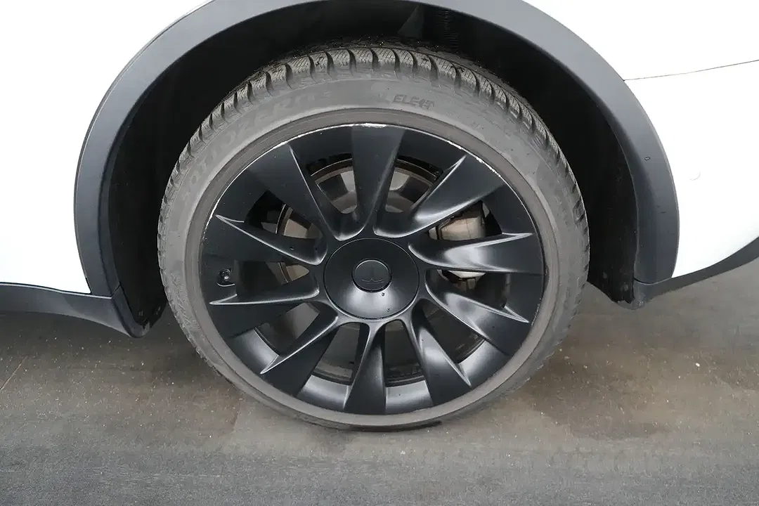 Tesla Model Y Dual Motor Long Range - Thumbnail 12