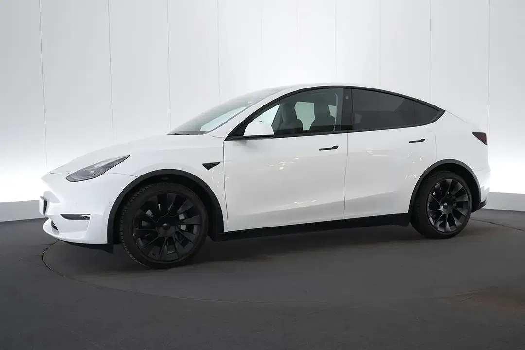 Tesla Model Y Dual Motor Long Range - Thumbnail 5