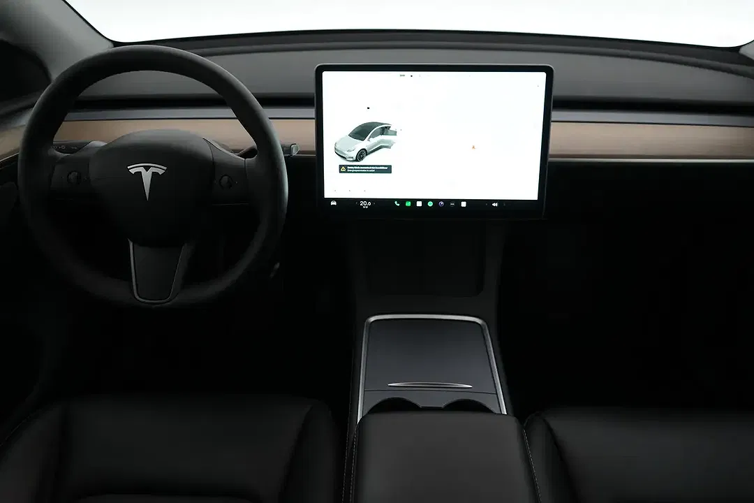 Tesla Model Y Dual Motor Long Range - Thumbnail 6