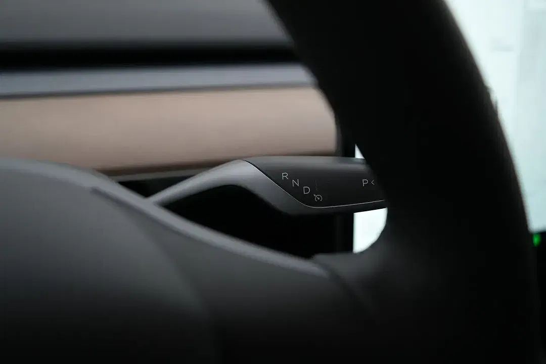 Tesla Model Y Dual Motor Long Range - Thumbnail 9