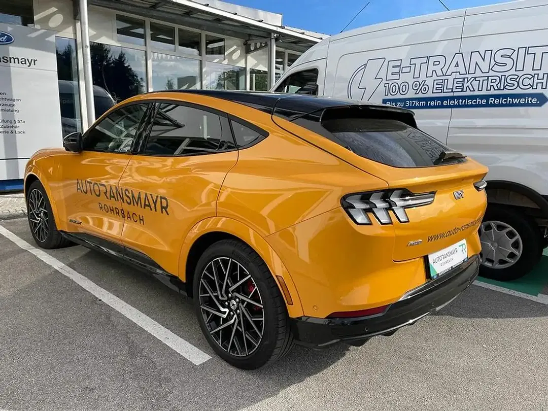 Ford Mustang Mach-E 4x4 GT - Thumbnail 5
