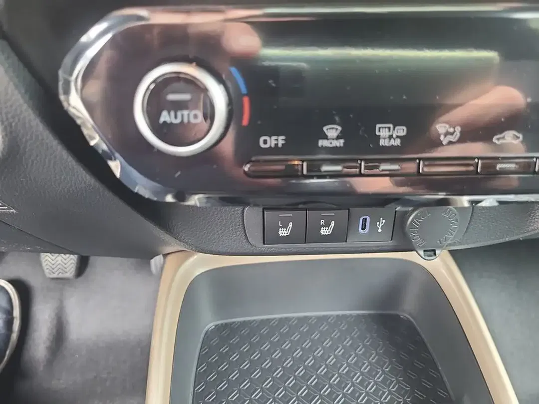 Toyota Aygo X Air Teamplayer - Thumbnail 13