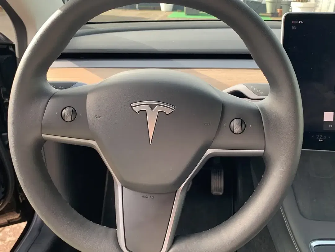 Tesla Model 3 AWD Long Range - Thumbnail 11