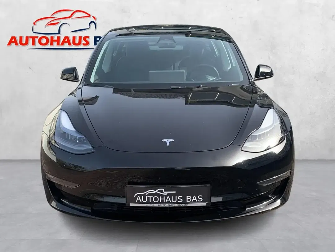 Tesla Model 3 AWD Long Range - Thumbnail 3
