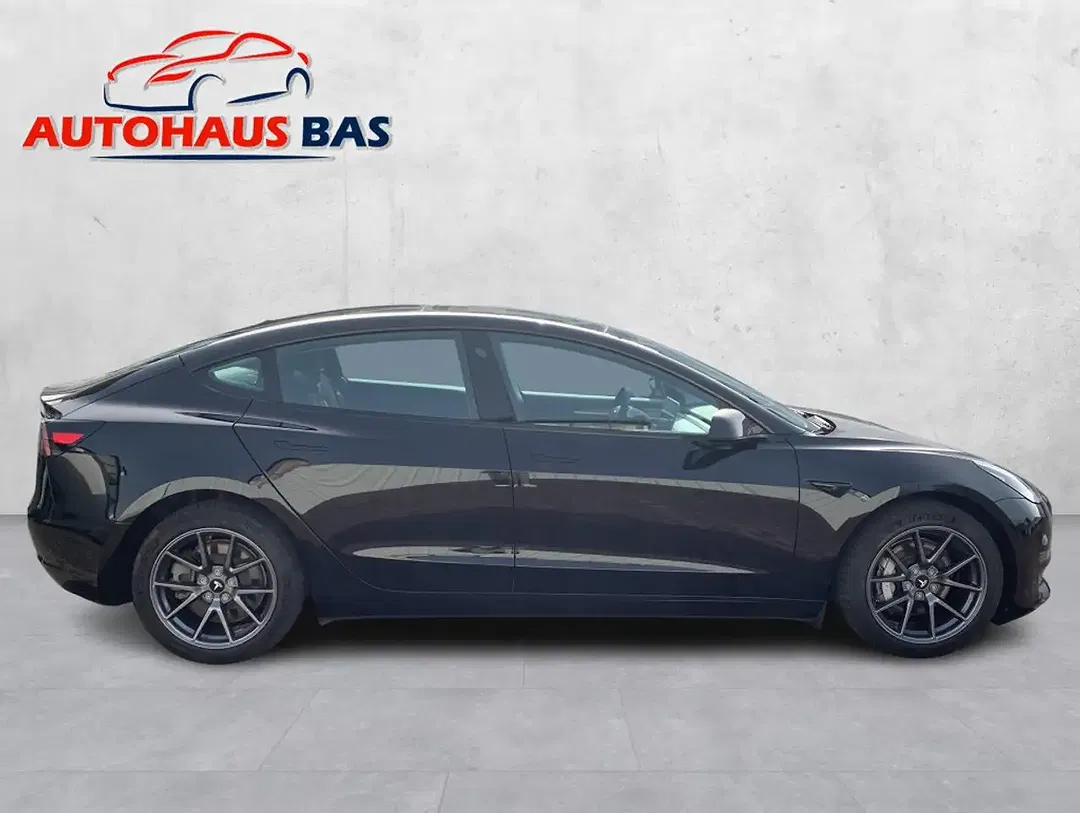 Tesla Model 3 AWD Long Range - Thumbnail 5
