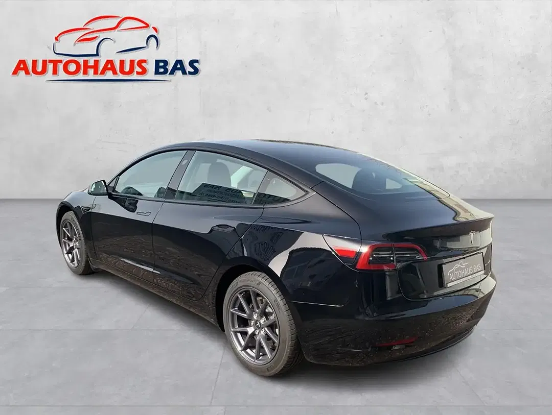 Tesla Model 3 AWD Long Range - Thumbnail 7