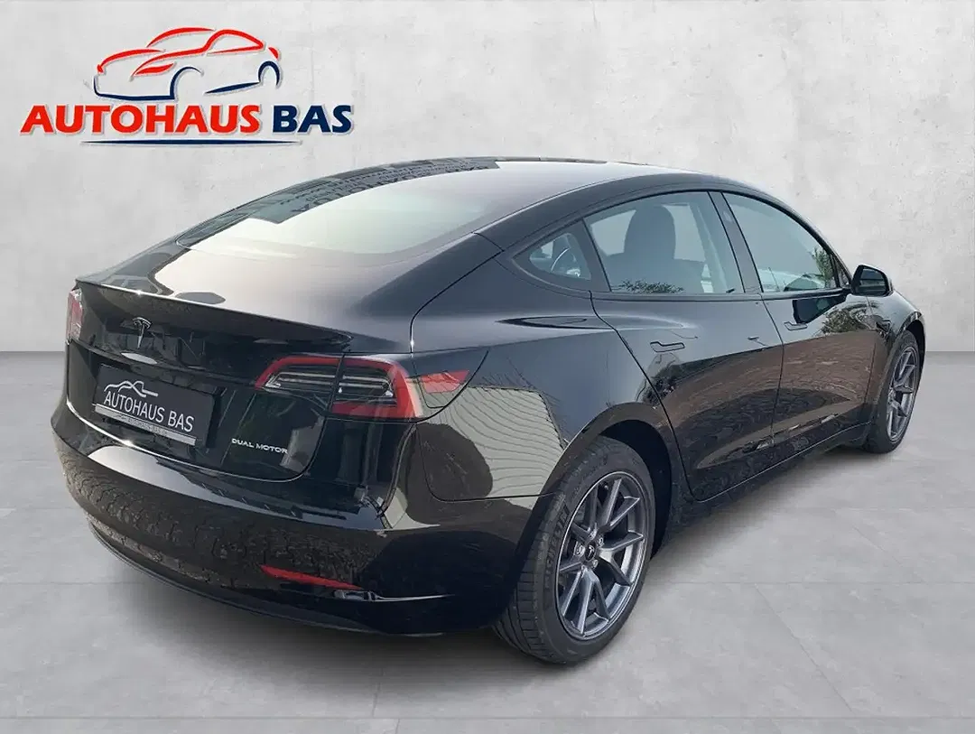 Tesla Model 3 AWD Long Range - Thumbnail 9