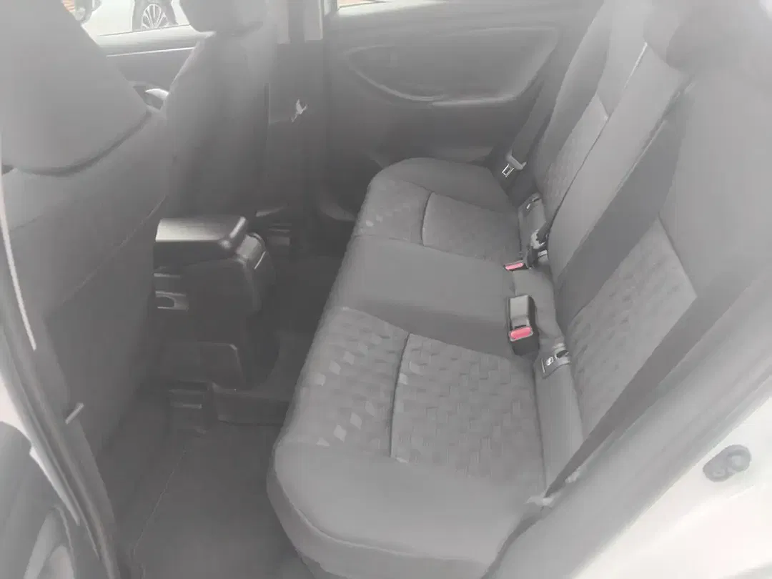 Toyota Yaris 1.5 Hybrid Business Edition - Thumbnail 13