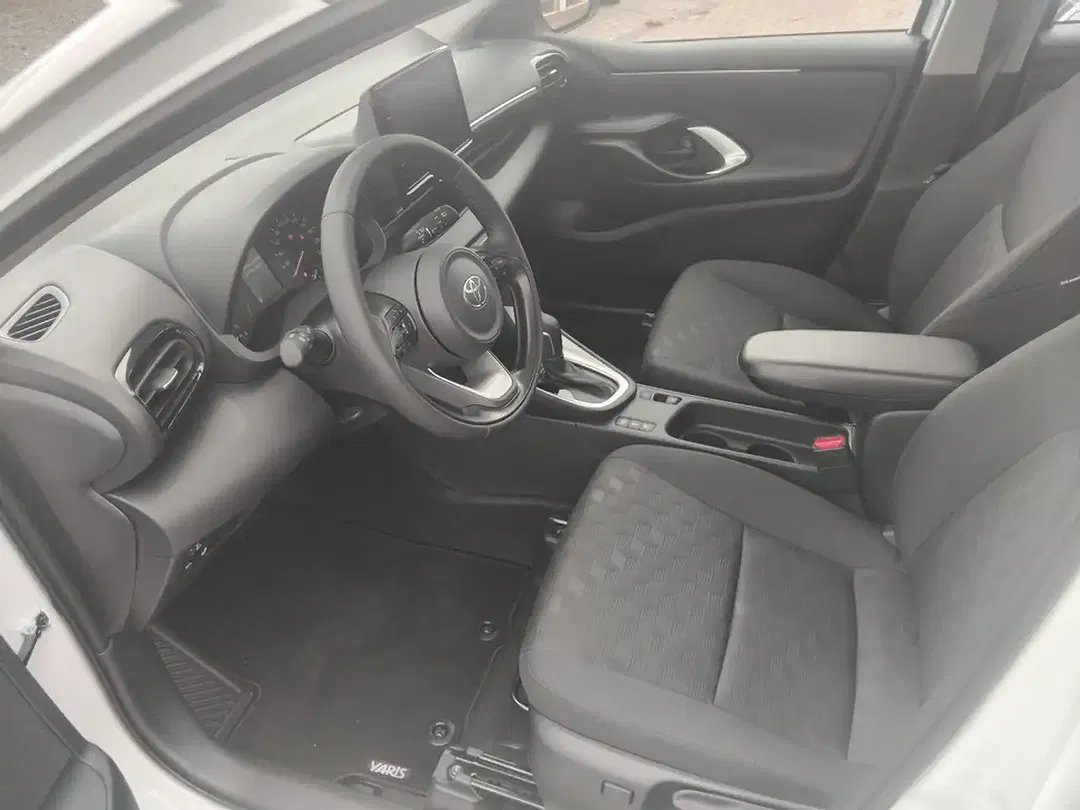 Toyota Yaris 1.5 Hybrid Business Edition - Thumbnail 14