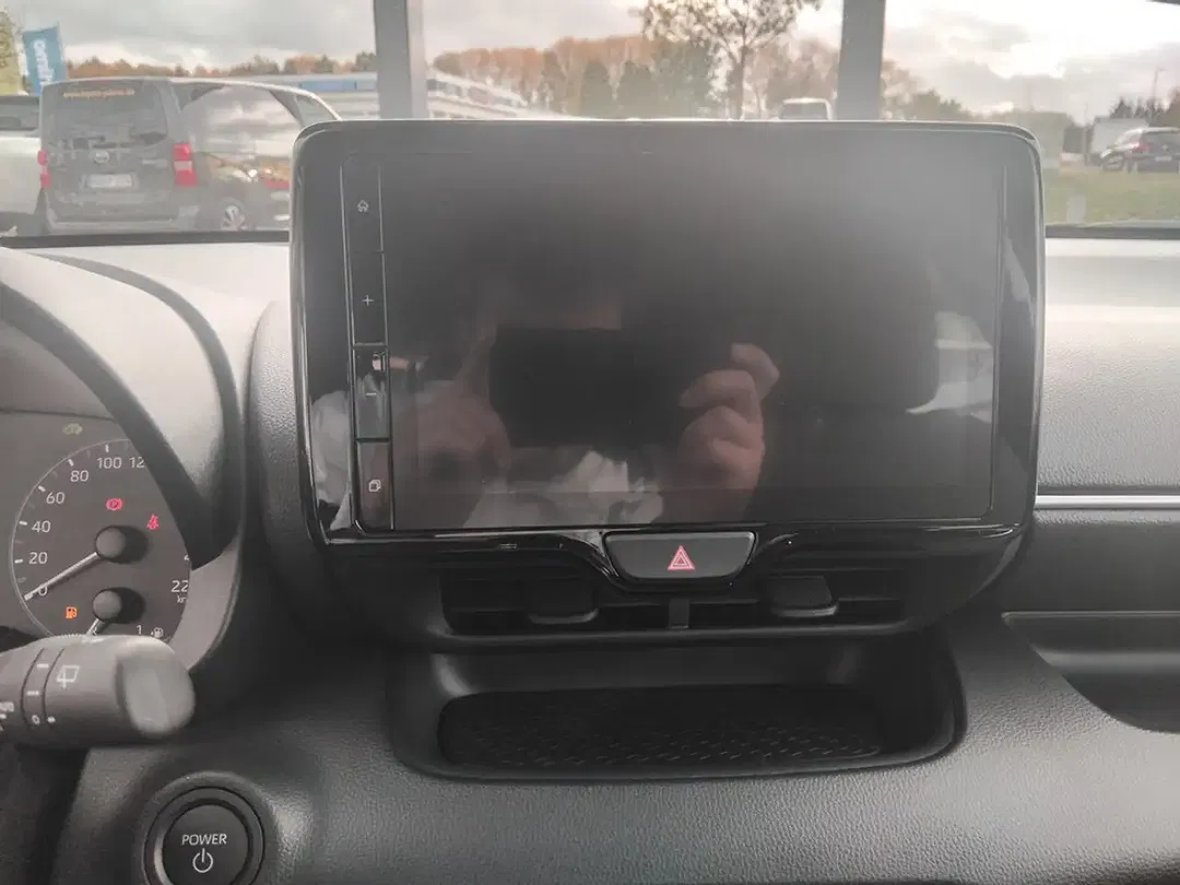 Toyota Yaris 1.5 Hybrid Business Edition - Thumbnail 18