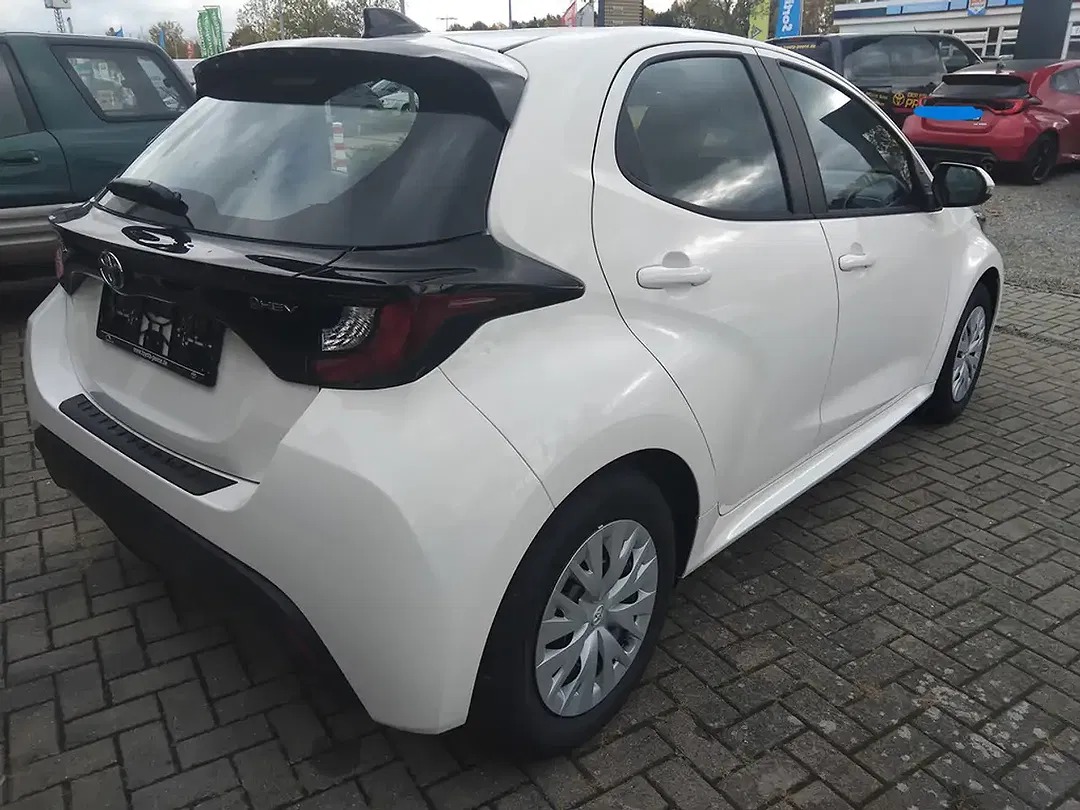 Toyota Yaris 1.5 Hybrid Business Edition - Thumbnail 21
