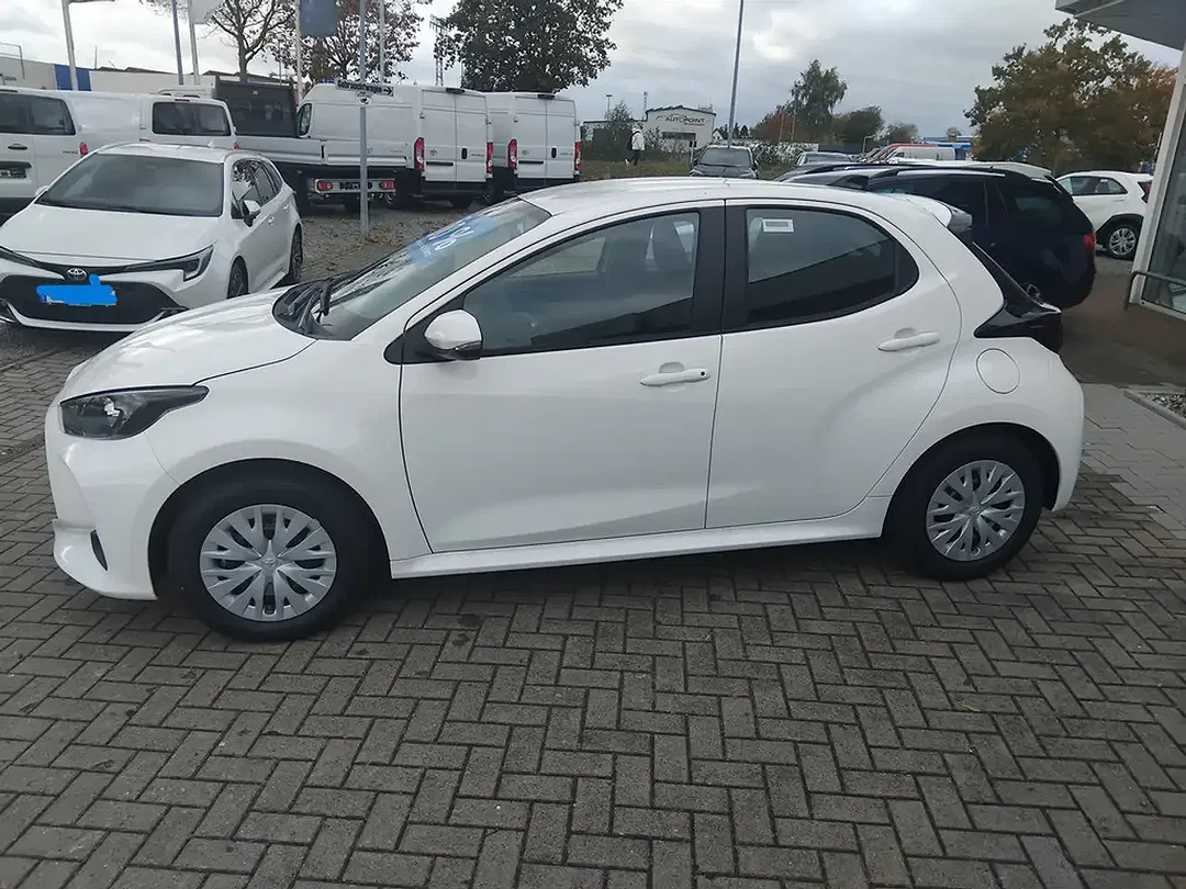 Toyota Yaris 1.5 Hybrid Business Edition - Thumbnail 3