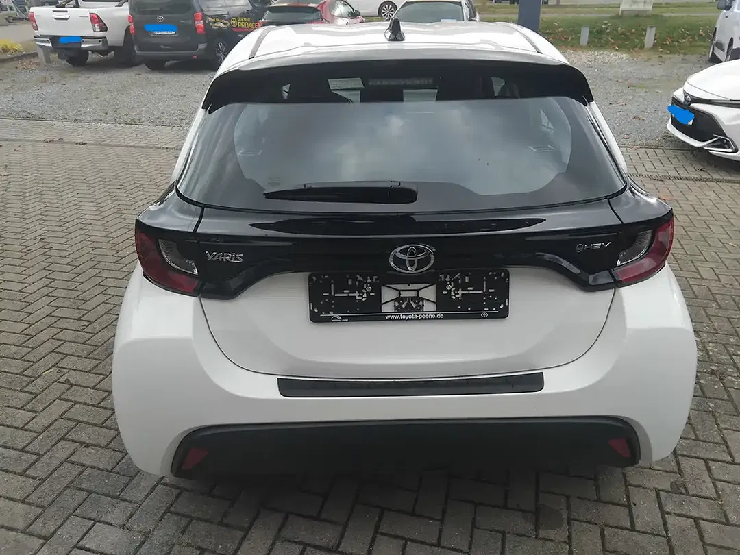 Toyota Yaris 1.5 Hybrid Business Edition - Thumbnail 4