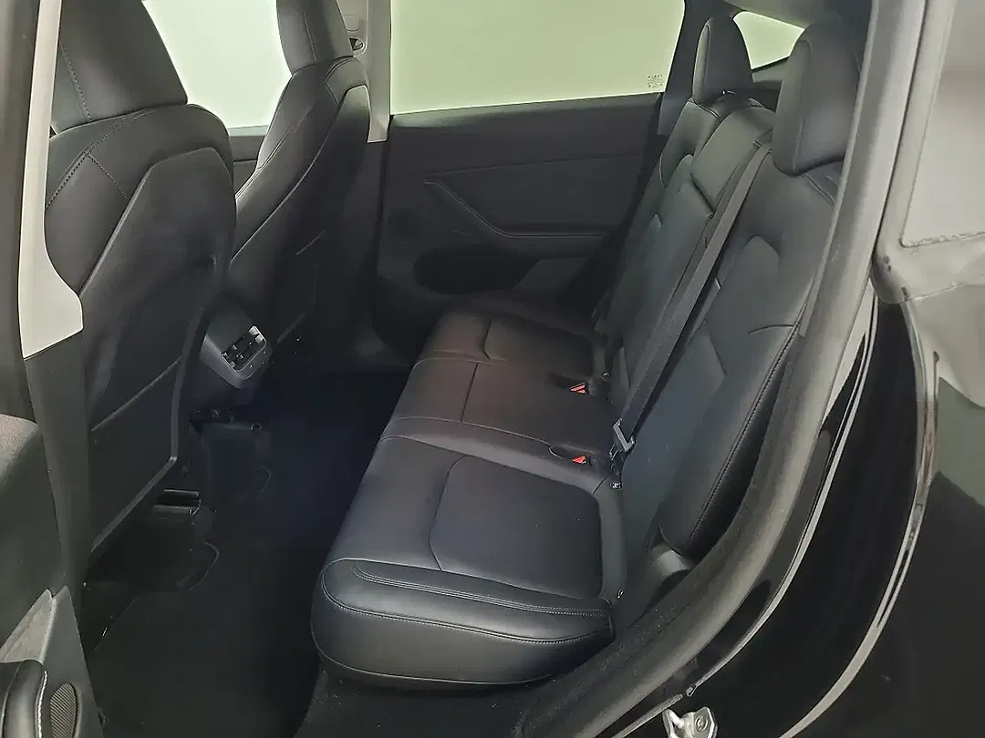 Tesla Model Y AWD Long Range - foto 2