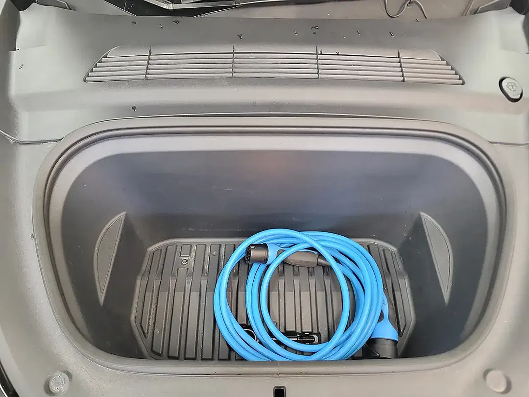 Tesla Model Y AWD Long Range - Thumbnail 4