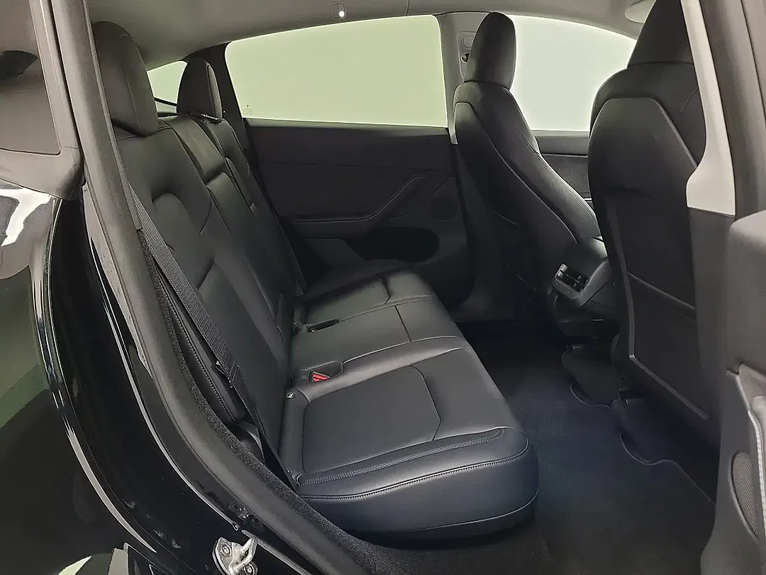 Tesla Model Y AWD Long Range - Thumbnail 6