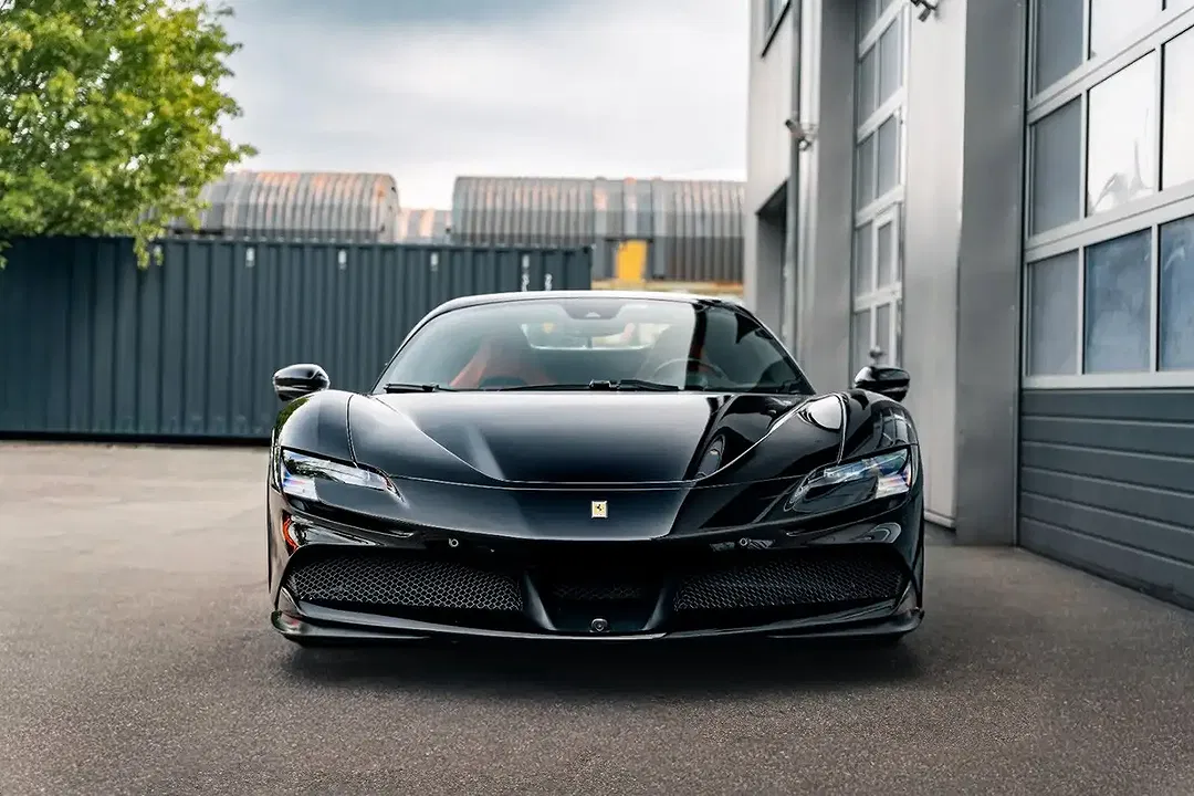 Ferrari SF90 Spider - Thumbnail 3